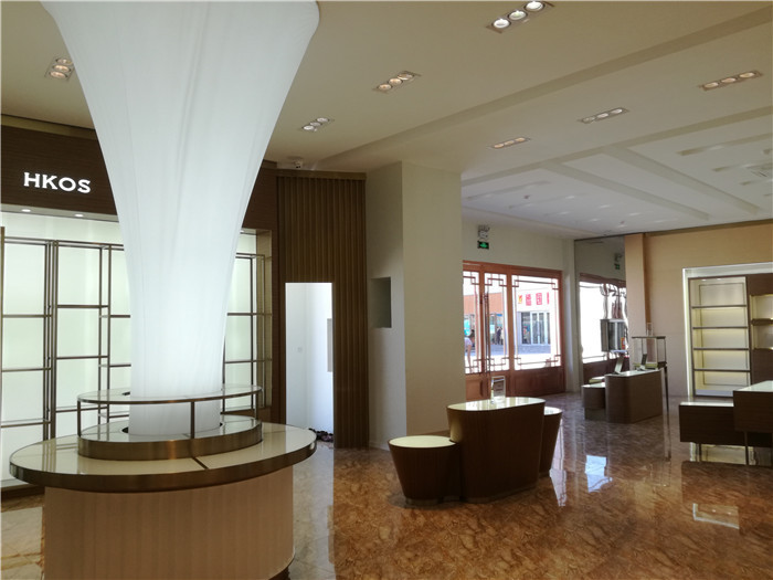烤漆化妆品展柜具有哪些优势呢