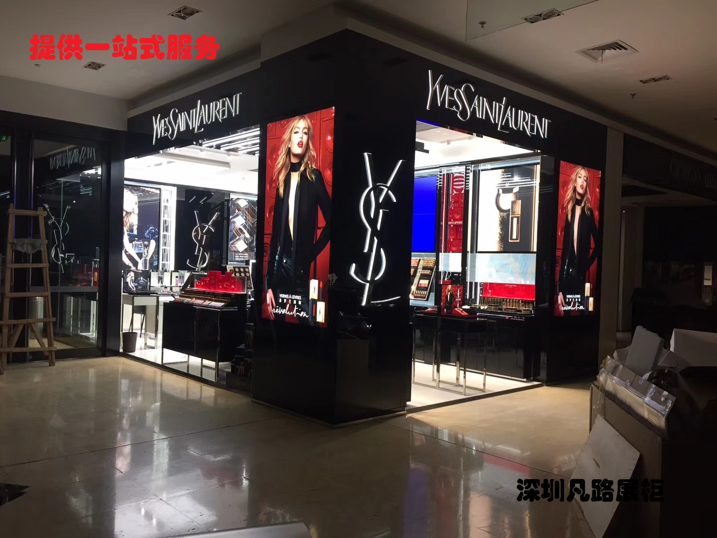 威马士德化妆品展示柜设计