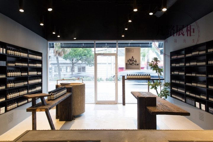 广州定制护肤品展柜柜台的老客户