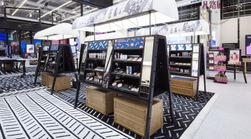 深圳彩妆产品定制化妆品展柜