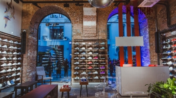 沈阳Adidas大品牌定制鞋子展柜柜台，现场效果