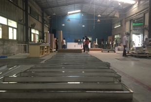 凡路展柜厂生产车间实景图