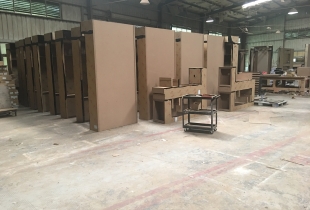 凡路展柜厂化妆品展示柜实拍图