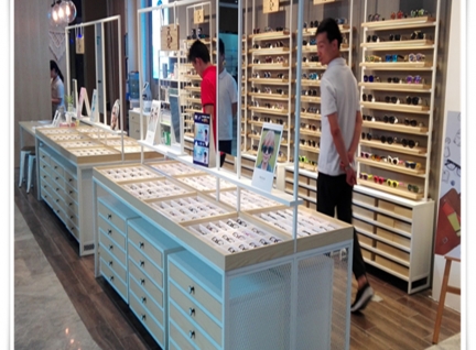 凡路成品订制款眼镜店眼镜展示柜台设计效果图