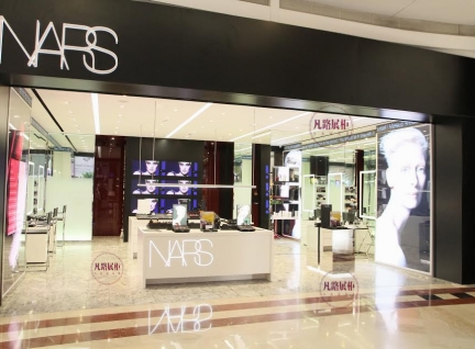 新加坡客户化妆品展柜案例效果图