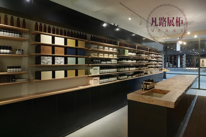 一个合格的化妆品展柜是怎样的?