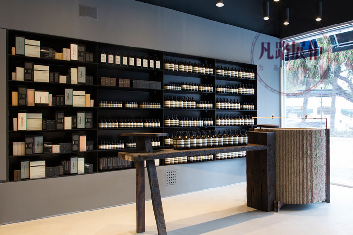 一个吸引顾客的店铺,为什么是因为一个展柜柜台?