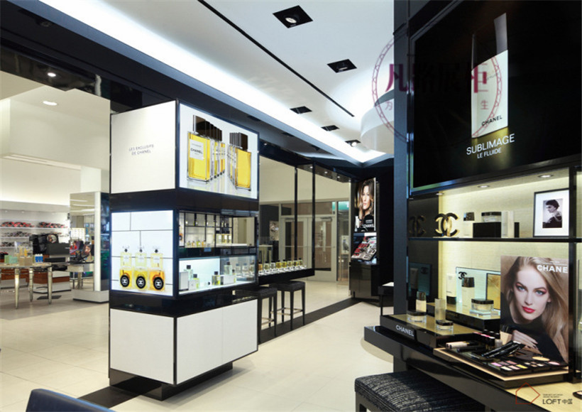 彩妆店铺要怎么设计化妆品展柜?