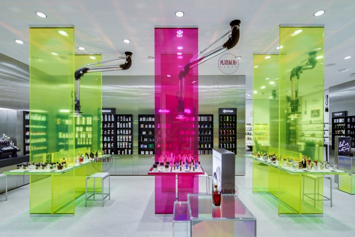好的化妆品展柜需要具备哪些条件?