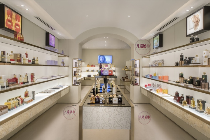 好的彩妆展柜能让您的店铺脱颖而出!
