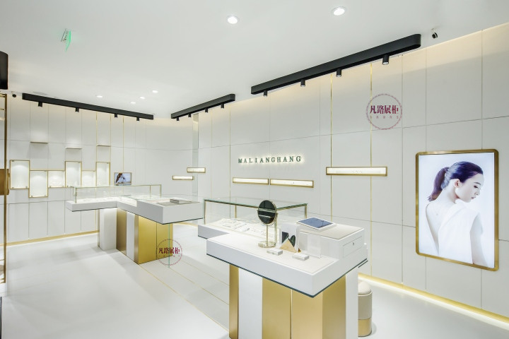 化妆品展柜平面图和施工图要多少钱?怎么收费标准?