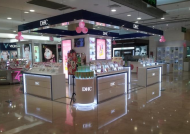化妆品展柜设计，效果图和实际情况会有差别