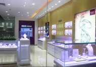 如何让玻璃展柜有更好的产品展示效果呢？