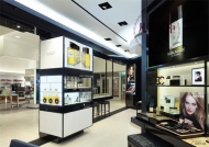 彩妆店铺要怎么设计化妆品展柜？