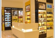 化妆品展柜厂细说为什么要使用展柜？