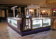 深圳展柜制作厂家说说药店的展柜