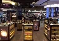 如何巧妙的利用化妆品展柜来提高化妆品销量？