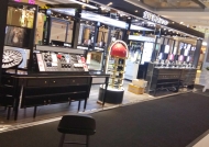 给店铺设计一个独特的化妆品展柜，吸晴无数！