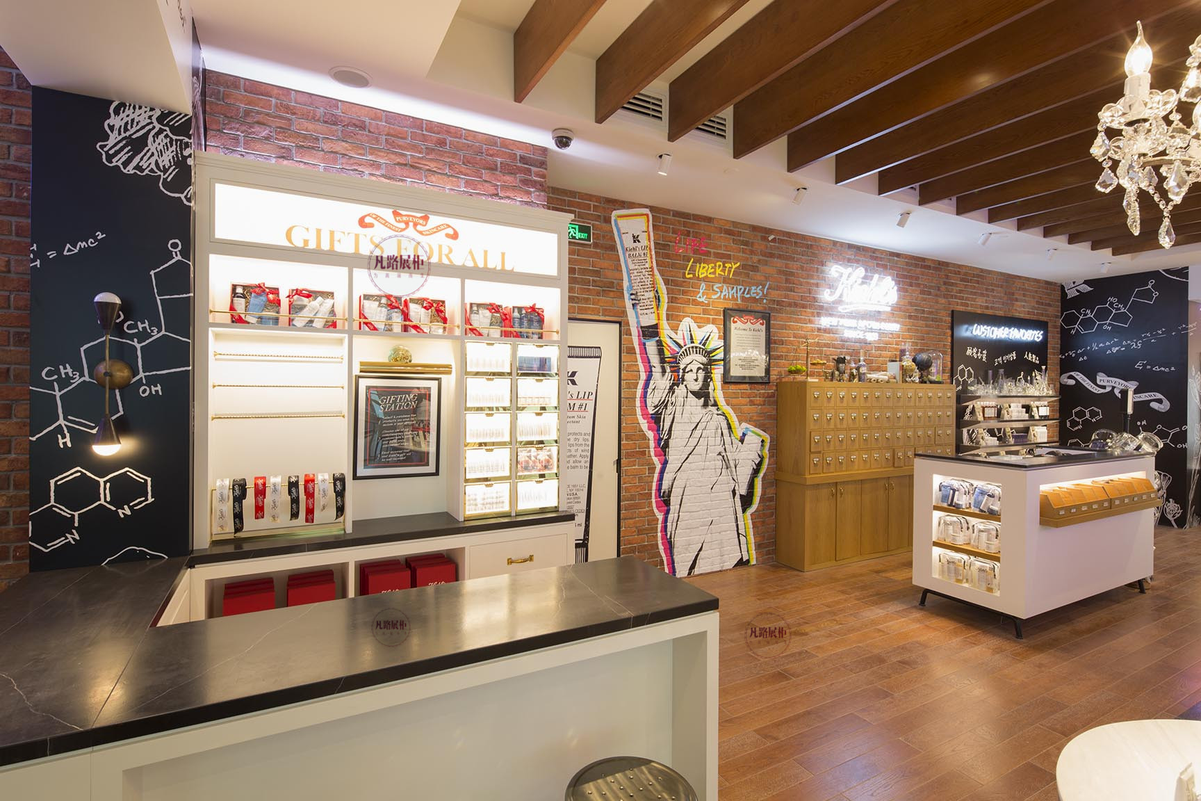 店铺化妆品展柜设计