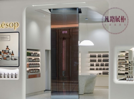 木质烤漆化妆品展柜柜台，现场效果陈列展柜效果图