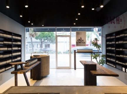 深色系列化妆品展柜，凡路深圳展柜厂定制效果图