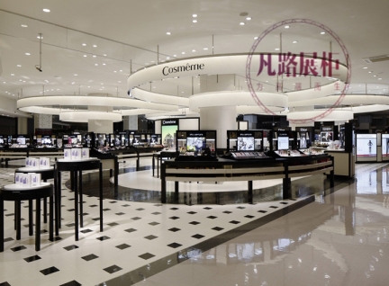 凡路2018设计商店摆放的化妆品展柜