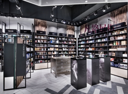 韩风风格的化妆品展示柜，柜台现场效果图