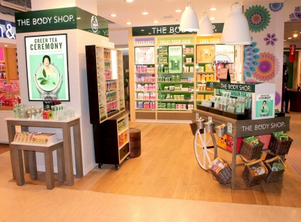 商场时尚新颖的化妆品店展柜