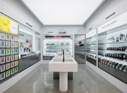 大型化妆品店展柜效果图