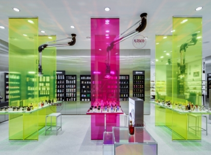 时尚新颖化妆品护理店展柜