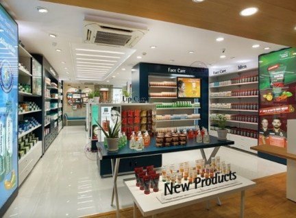 最新化妆品店展柜现场效果图