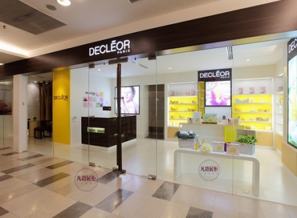 美容护肤品店展示柜案例效果图