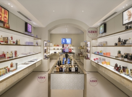 意大利香水店展示柜案例效果图