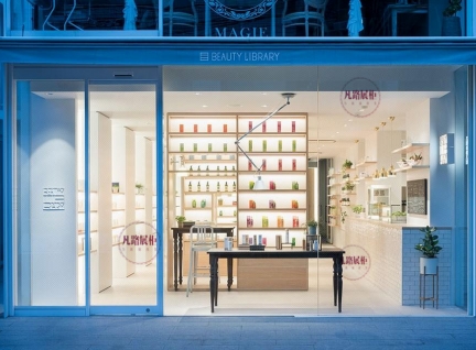 高档木质烤漆化妆品店展示柜效果图