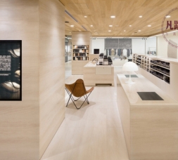 高端现代木质烤漆化妆品展柜，现场展示效果