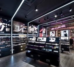 最新时尚化妆品店展柜效果图