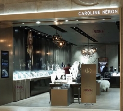 不锈钢烤漆珠宝店展柜效果图