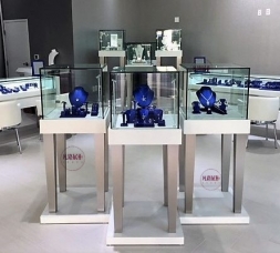 时尚新颖的珠宝店展柜制作效果图